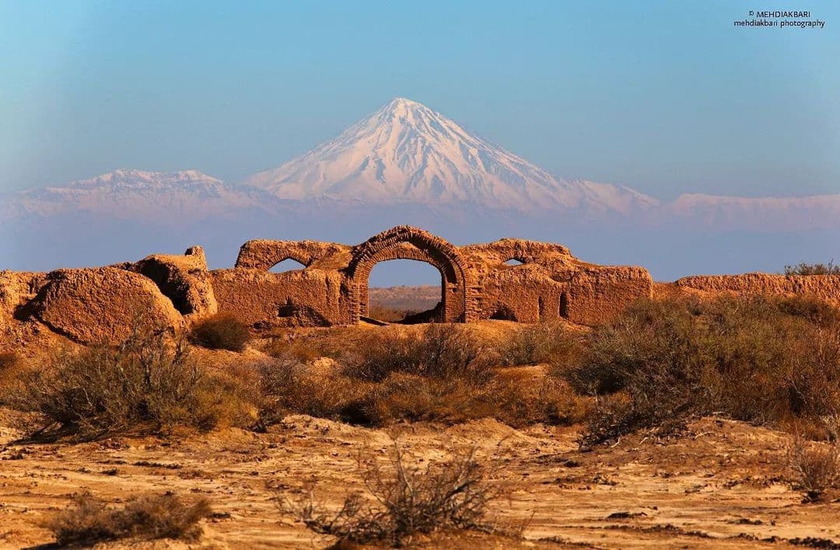 تصویری زیبا از قله دماوند، نمای استان قم