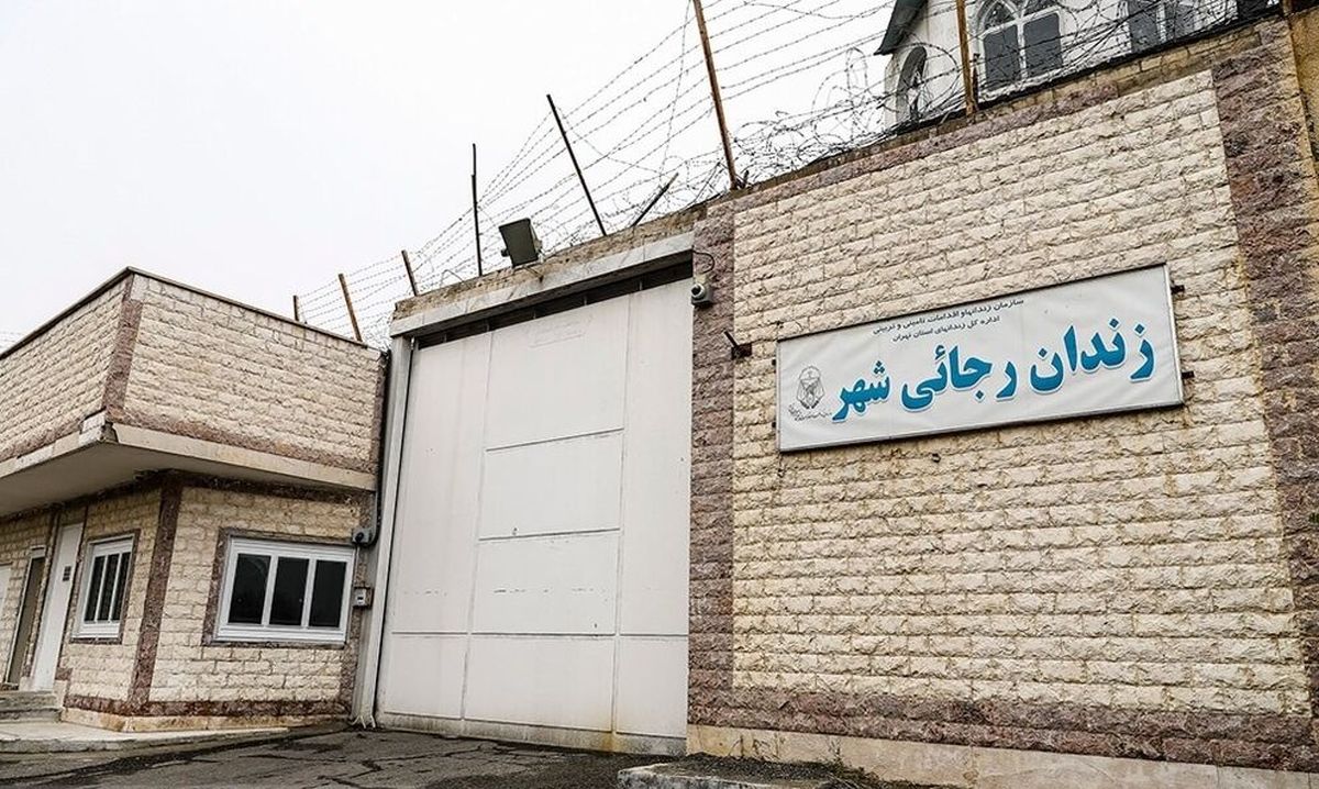 دفاع مددکار زندان رجایی شهر از رساله ی دکتری که دارد!